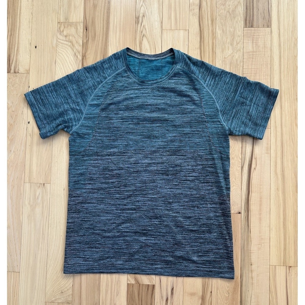 Lululemon Metal Vent Tech Blue Gray‎ Ombre Short Sleeve Shirt Size Medium